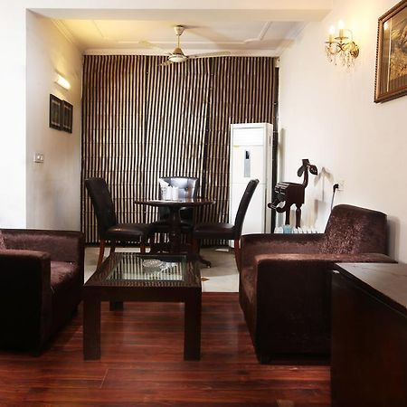 Oyo 358 Sarojini Nagar Hotel Ню Делхи Екстериор снимка