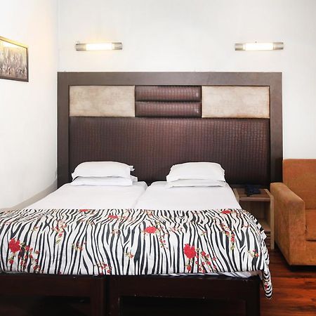 Oyo 358 Sarojini Nagar Hotel Ню Делхи Екстериор снимка