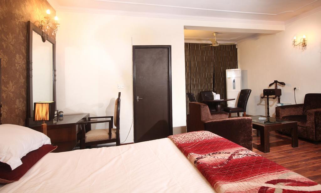 Oyo 358 Sarojini Nagar Hotel Ню Делхи Екстериор снимка