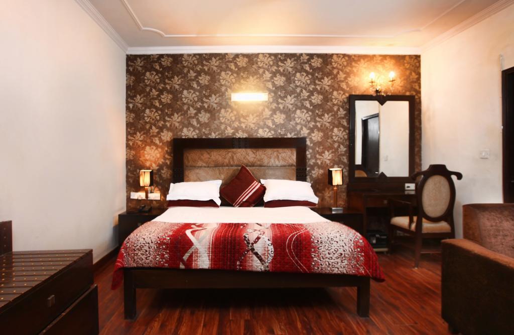Oyo 358 Sarojini Nagar Hotel Ню Делхи Стая снимка