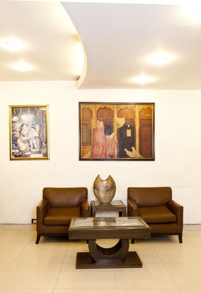 Oyo 358 Sarojini Nagar Hotel Ню Делхи Екстериор снимка