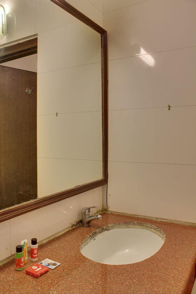 Oyo 358 Sarojini Nagar Hotel Ню Делхи Екстериор снимка