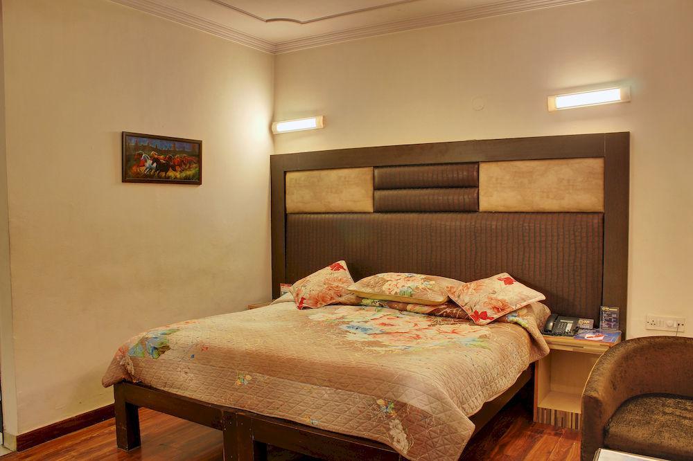 Oyo 358 Sarojini Nagar Hotel Ню Делхи Екстериор снимка