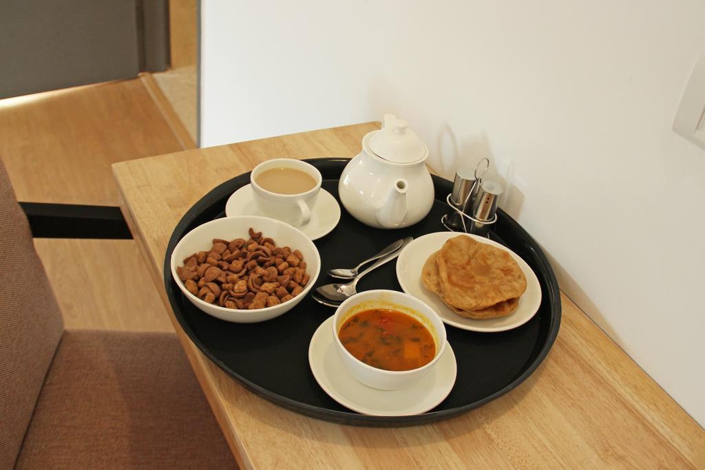Oyo 358 Sarojini Nagar Hotel Ню Делхи Екстериор снимка