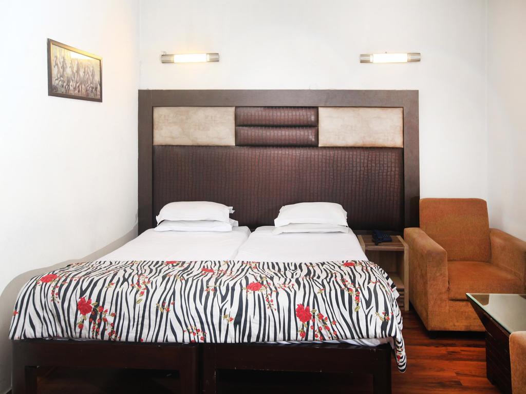 Oyo 358 Sarojini Nagar Hotel Ню Делхи Екстериор снимка